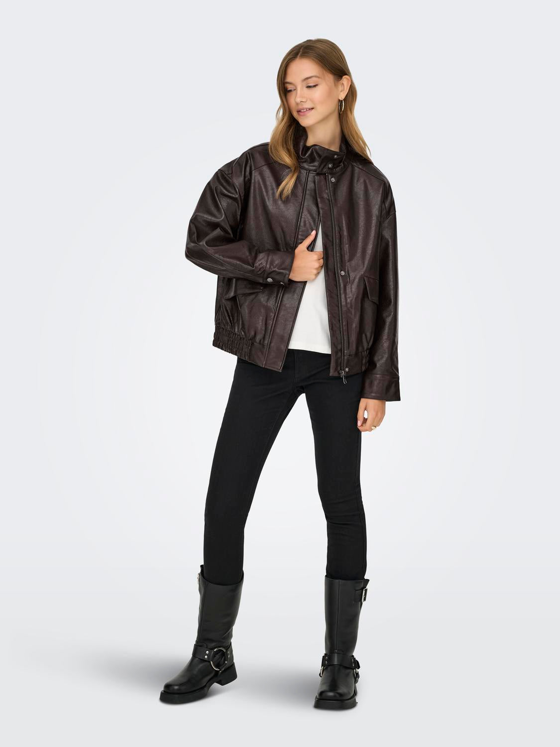 model_shot-front_full
